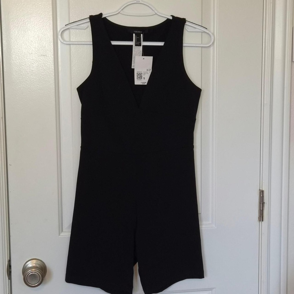 Forever 21 Romper Womens S Black New V-Neck Sleeveless Stretch Mini Jumpsuit